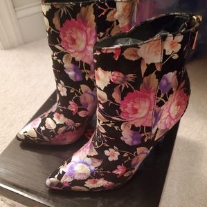 Anne Michelle floral print ankle booties